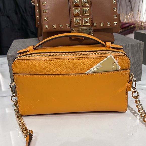 Michael Kors Women Medium Double Zip Phone Crossbody
Honeycomb Multi - Picture 16 of 16